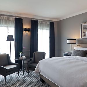 Deluxe Room King Bed